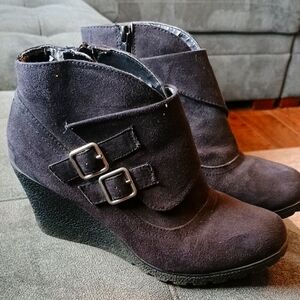 Metaphor Women's Black Wedge Ankle Boots